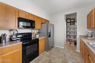 Photo #2: 6845982 Listing