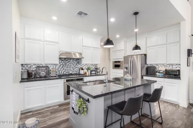 MLS: 6846320 Condo For Sale