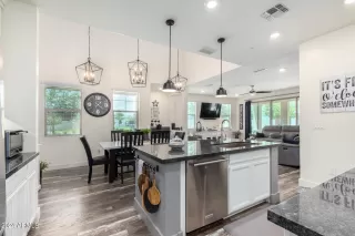 Photo #4: 6846320 Listing 