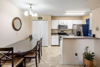 Photo #5: 6846406 Listing