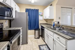 Photo #6: 6846406 Listing