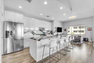 Photo #6: 6846458 Listing