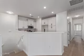 Photo #4: 6846825 Listing