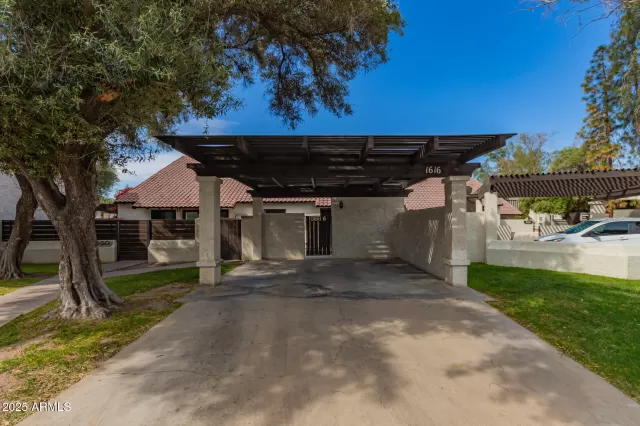 MLS: 6846846 Condo For Sale