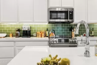 Photo #4: 6846875 Listing