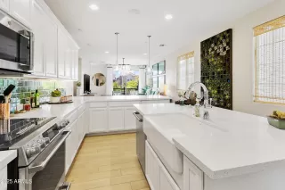 Photo #5: 6846875 Listing