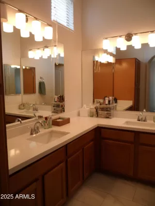 Photo #6: 6846926 Listing