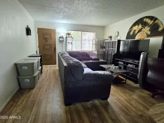 Photo #2: 6846997 Listing