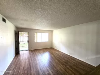 Photo #3: 6846997 Listing