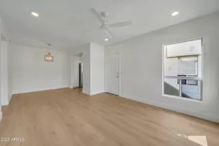 Photo #5: 6847134 Listing 