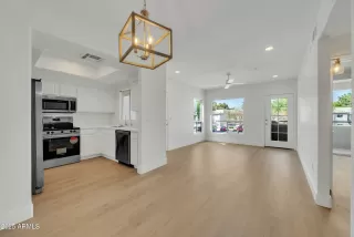 Photo #6: 6847134 Listing 