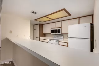 Photo #6: 6847364 Listing