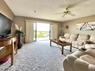 Photo #3: 6847446 Listing