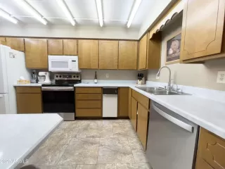 Photo #6: 6847446 Listing