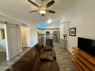 Photo #4: 6848164 Listing