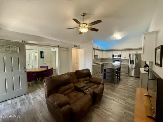 Photo #5: 6848164 Listing