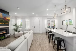 Photo #5: 6848253 Listing