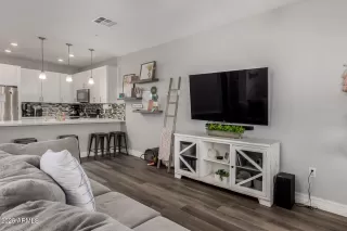 Photo #5: 6848716 Listing 