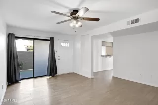 Photo #6: 6848880 Listing 