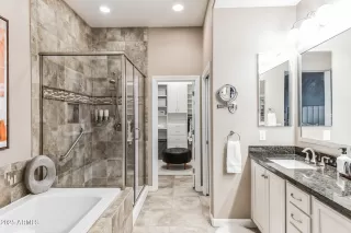 Photo #5: 6848896 Listing