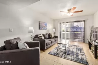 Photo #6: 6849602 Listing