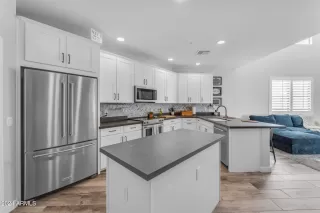 Photo #3: 6849733 Listing