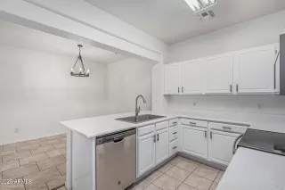 Photo #6: 6849796 Listing