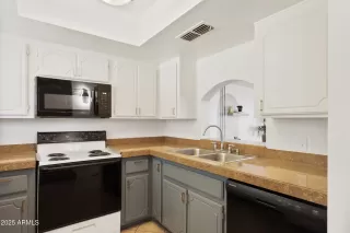 Photo #5: 6849852 Listing