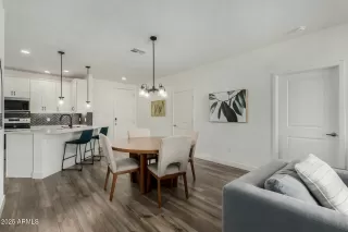 Photo #5: 6849998 Listing