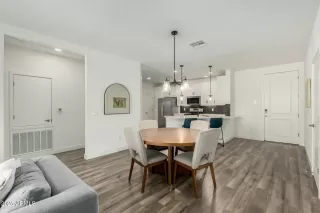 Photo #6: 6849998 Listing