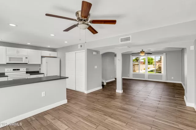 MLS: 6850584 Condo For Sale