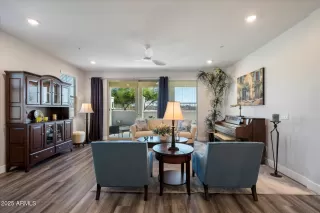 Photo #5: 6850829 Listing