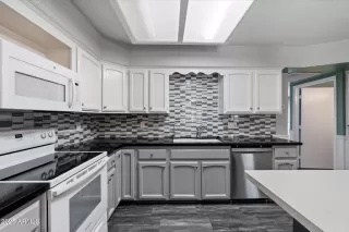 Photo #4: 6851545 Listing