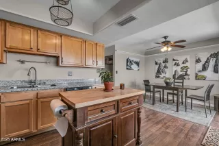 Photo #6: 6851618 Listing 