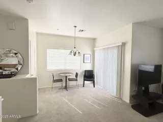 Photo #4: 6851946 Listing