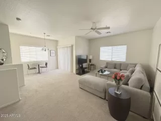 Photo #5: 6851946 Listing