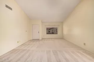 Photo #4: 6852029 Listing