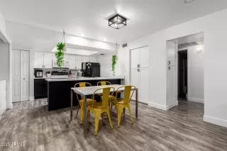 Photo #5: 6852090 Listing 