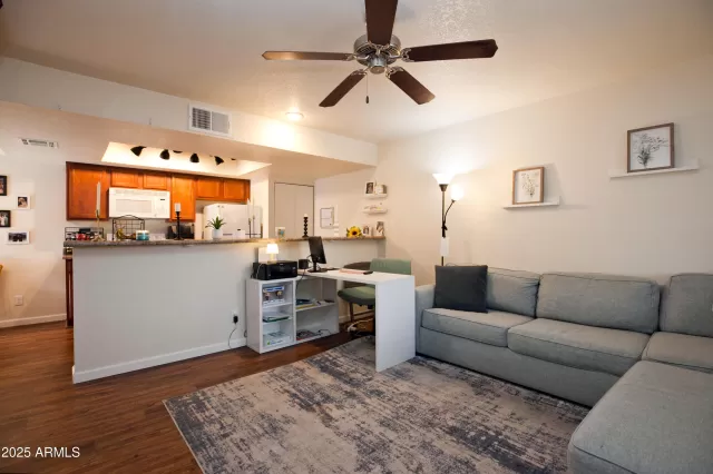 MLS: 6852112 Condo For Sale