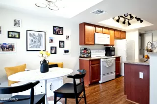 Photo #5: 6852112 Listing