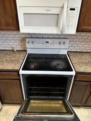 Photo #3: 6852483 Listing