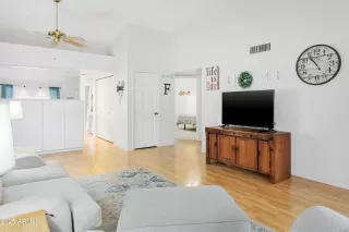 Photo #5: 6852523 Listing 