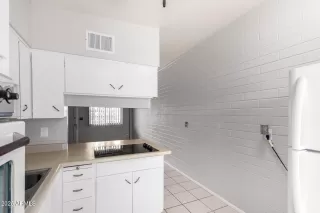 Photo #5: 6852789 Listing