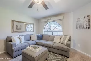 Photo #5: 6853080 Listing