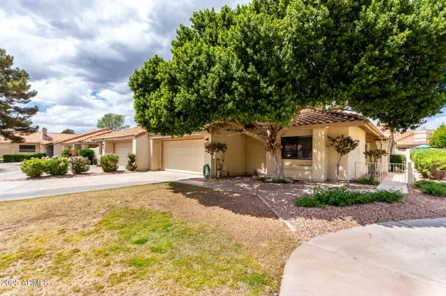 MLS: 6853120 Condo For Sale