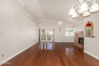 Photo #5: 6853120 Listing