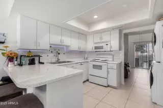 Photo #5: 6853354 Listing