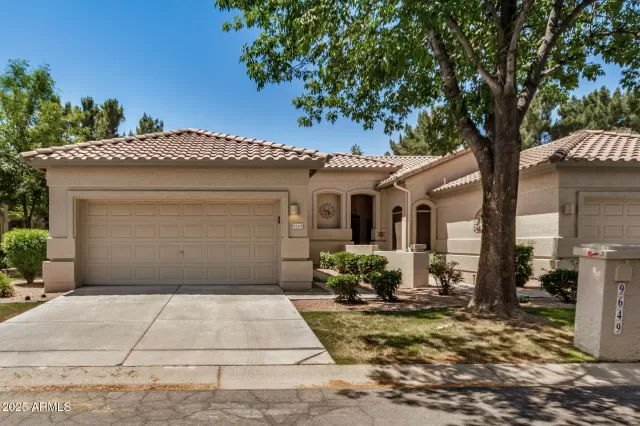 MLS: 6853360 Condo For Sale