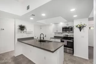 Photo #6: 6854327 Listing 