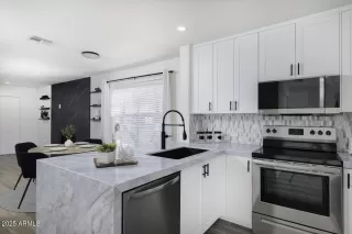 More Details about MLS # 6855188 : 1961 N HARTFORD STREET#1162